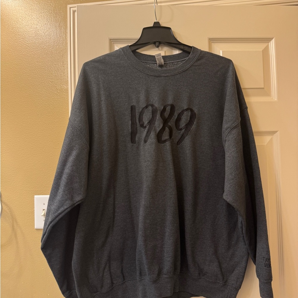 Taylor Swift 1989 Graphic Dark Gray Sweater